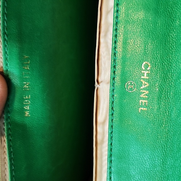 Authentic CHANEL big wallet with gold hardware pre-owned green - Picture 5 of 11